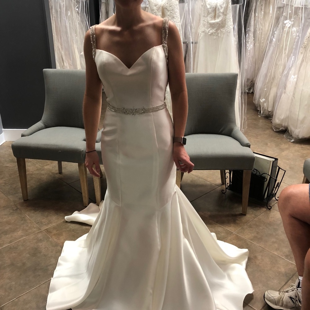 J’adore wedding gown size 4